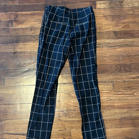 Black and white checkered pants, stretchy materials, size 2 (but can fit size 4) - Picture 3 of 3